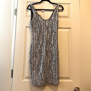 Cache size small Elegant Black and White Patterned Dress